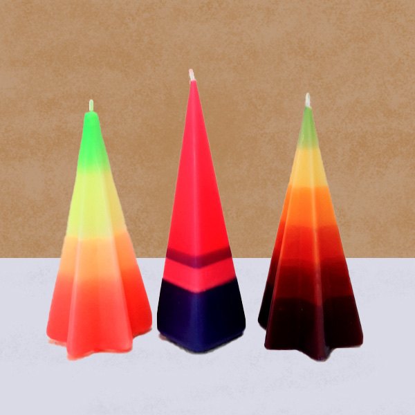 Farbig getauchte Kerzen