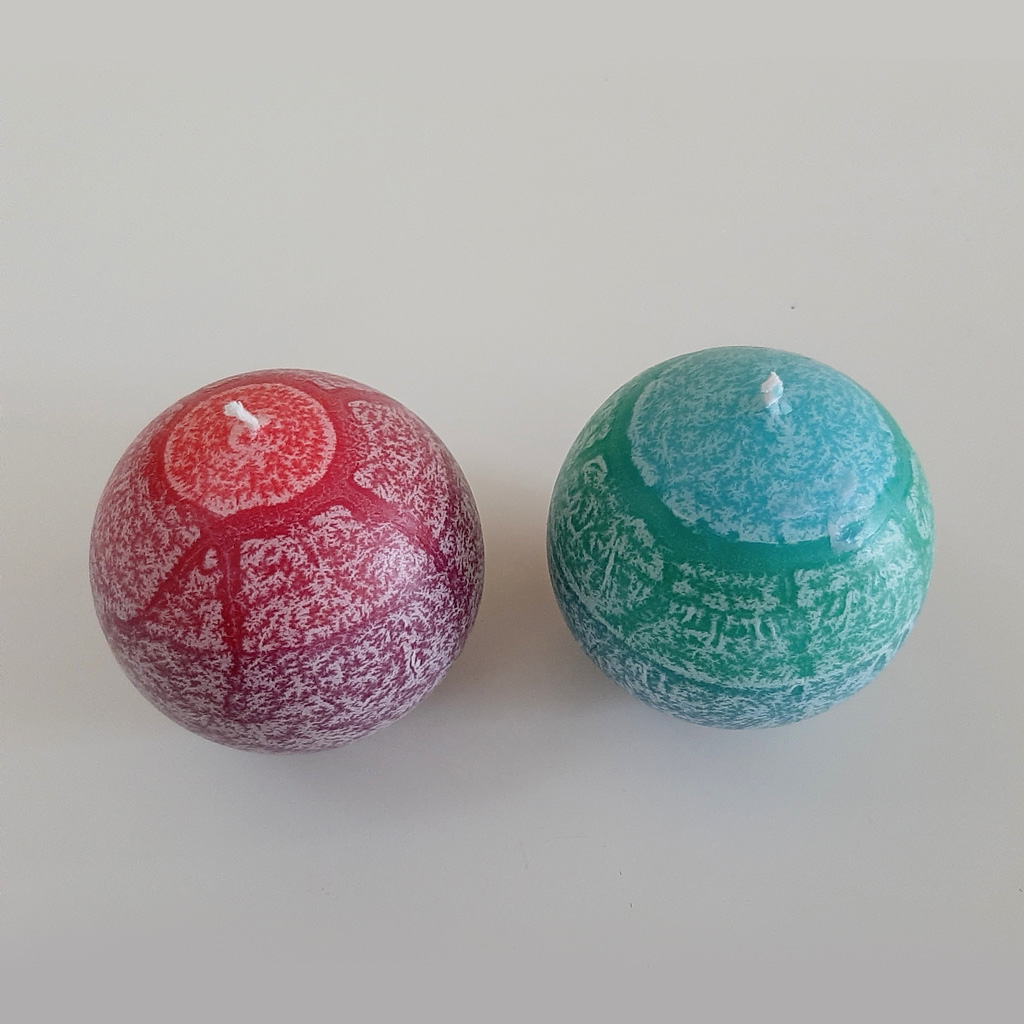 Farbig getauchte Kerzen